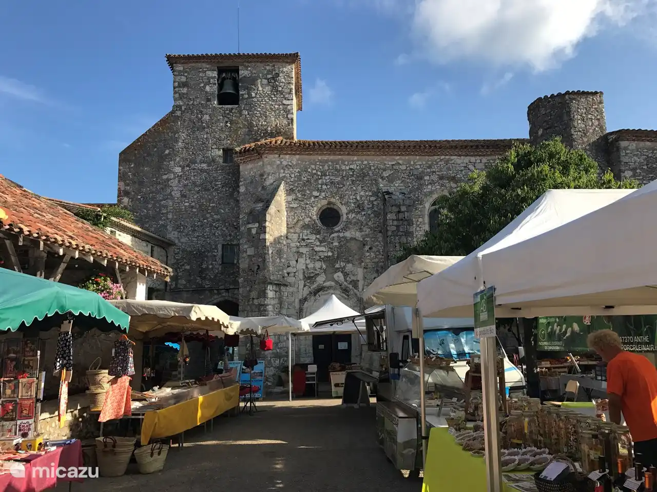 Sunday market in Pujols