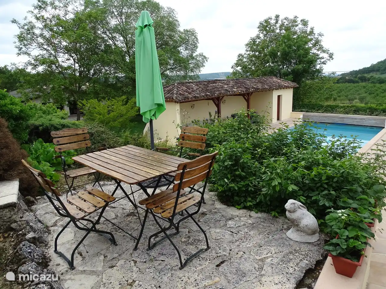 Sitting area overlooking the pool