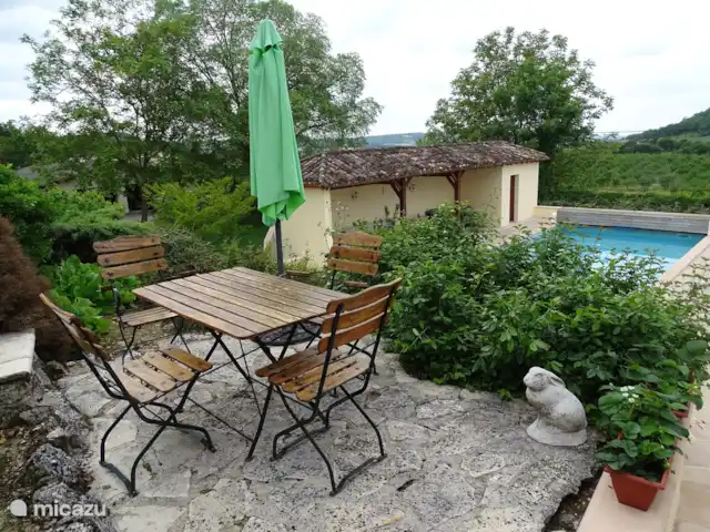Location de Vacances France, Tarn-et-Garonne, Valeilles, gîte / cottage - Gîte Le Vieux Manoir Coin salon donnant sur la piscine