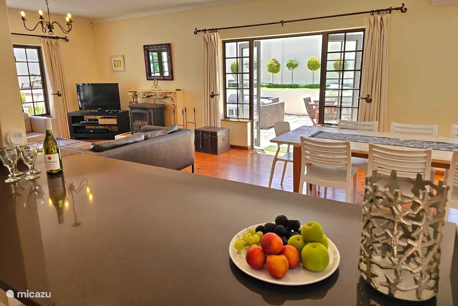 Open plan met toegang tot buiten entertainment gedeelte