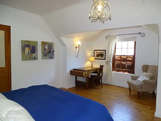 Location de Vacances Afrique du Sud, Le Cap (Cap occidental), Houtbaai, villa - The Gables, Hout Bay Chambre des maîtres au premier étage avec grand lit extra long.