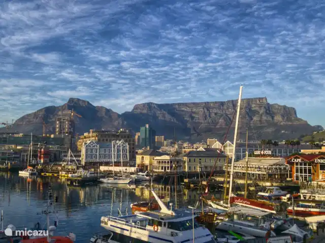 Location de Vacances Afrique du Sud, Le Cap (Cap occidental), Houtbaai, villa - The Gables, Hout Bay Table Mountain 1 des New7Wonders of Nature vu du V&A Waterfront.
