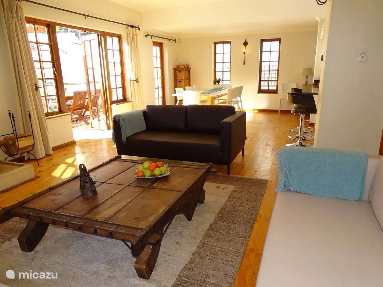 Plan ouvert vu du coin salon