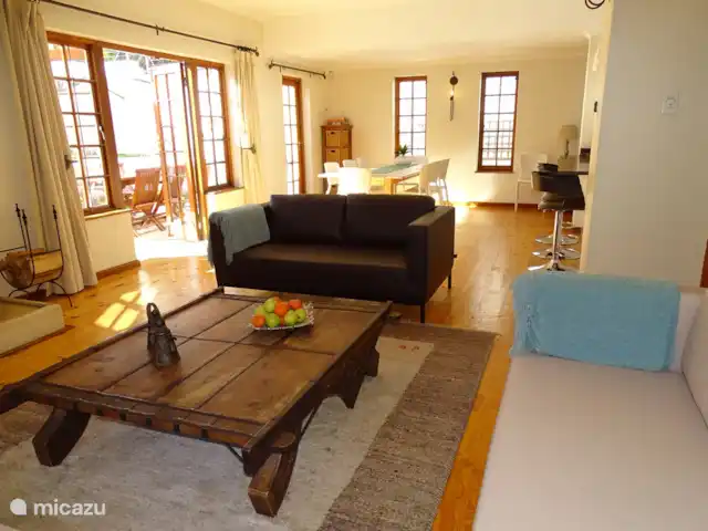 Location de Vacances Afrique du Sud, Le Cap (Cap occidental), Houtbaai, villa - The Gables, Hout Bay Plan ouvert vu du coin salon