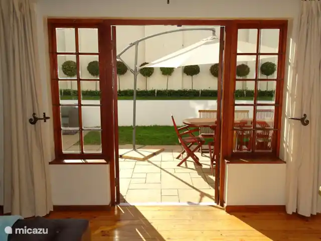 Location de Vacances Afrique du Sud, Le Cap (Cap occidental), Houtbaai, villa - The Gables, Hout Bay Portes françaises au divertissement extérieur.
