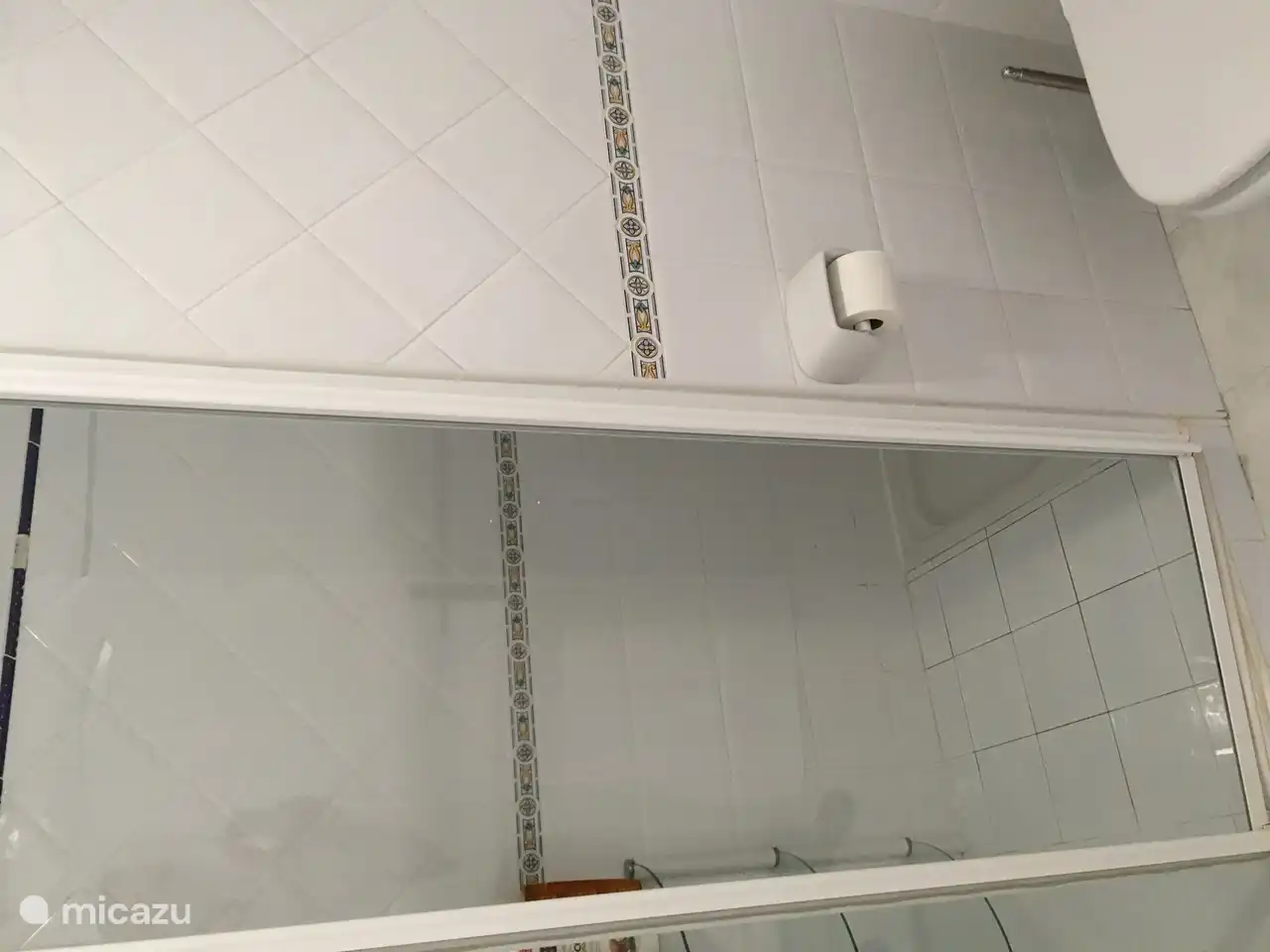 Deze douche heeft een grote douchekop met ruime straal met heerlijk water. 