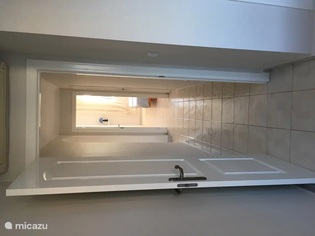 De slaapkamers zitten met een tussengangetje van elkaar.