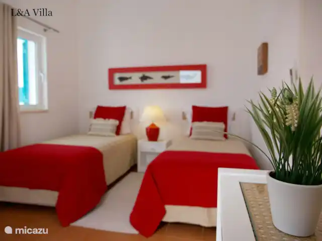 Location de Vacances Portugal, Algarve, Portimão, villa - Villa L&A piscine privée chauffée Chambre à 2 lits au premier étage. Peut avoir un lit parapluie ou un lit supplémentaire pour les enfants jusqu'à 13 ans
