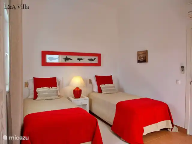 Location de Vacances Portugal, Algarve, Portimão, villa - Villa L&A piscine privée chauffée Chambre à 2 lits au premier étage. Peut avoir un lit parapluie ou un lit supplémentaire pour les enfants jusqu'à 13 ans