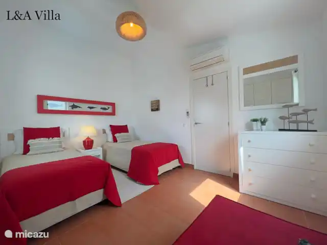Location de Vacances Portugal, Algarve, Portimão, villa - Villa L&A piscine privée chauffée Chambre à 2 lits au premier étage. Peut avoir un lit parapluie ou un lit supplémentaire pour les enfants jusqu'à 13 ans
