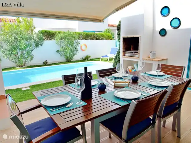Location de Vacances Portugal, Algarve, Portimão, villa - Villa L&A piscine privée chauffée Profitez des repas avec cette vue imprenable et ce confort, de jour comme de nuit. Piscine illuminée