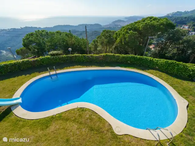 Amalia | Espagne, Costa Brava, Lloret de Mar - maison de vacances la piscine avec pelouse et toboggan