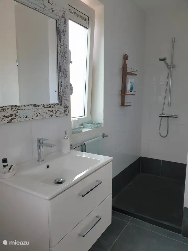 Een van de badkamers