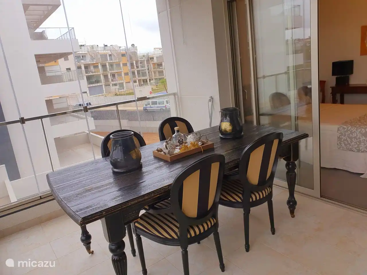 Agréable séjour en terrasse.