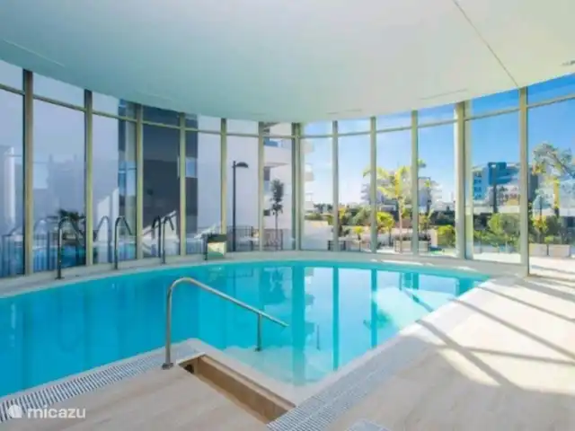 Residencial Green Hills | Espagne, Costa Blanca, Orihuela Costa - appartement Piscine intérieure avec douches à effet pluie.