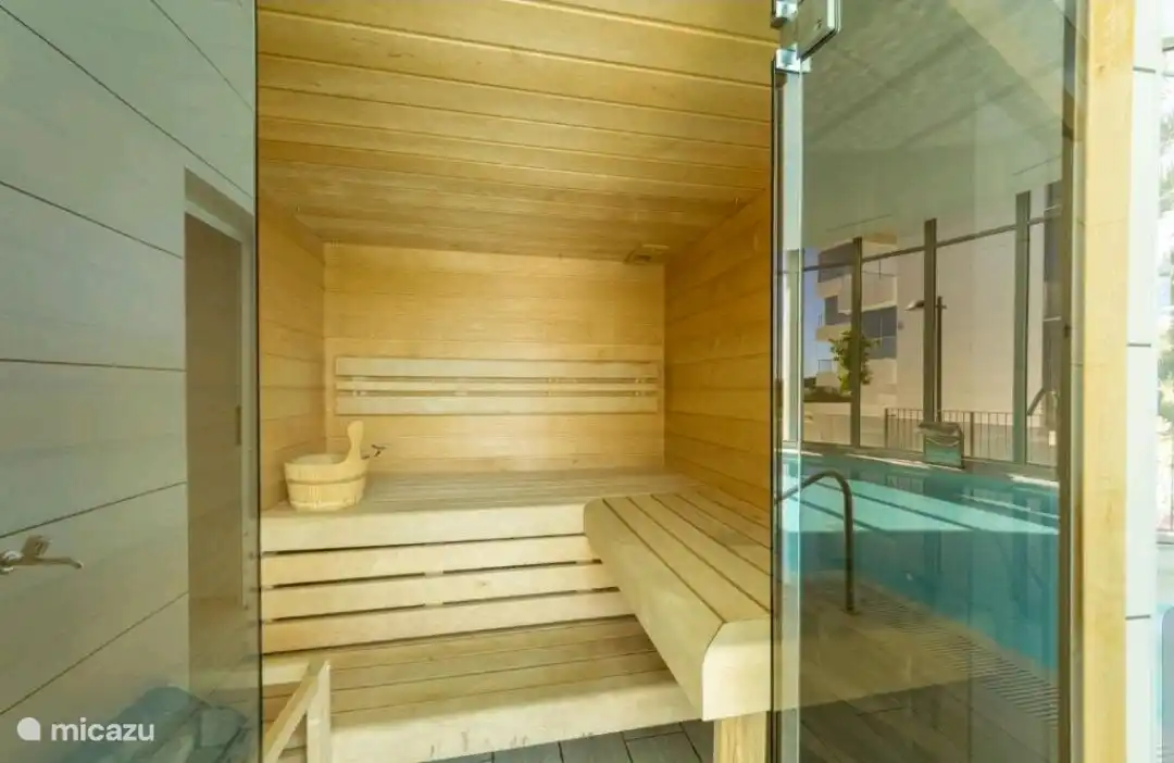 Magnifique sauna et piscine intérieure.