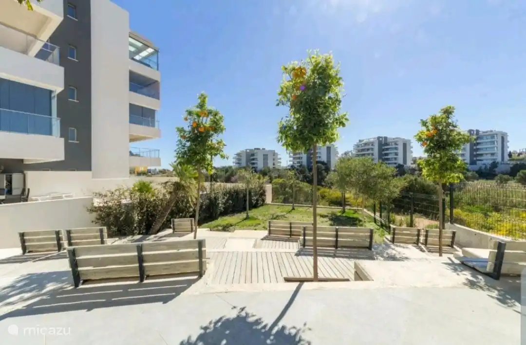 Merveilleuses prairies de repos du complexe.