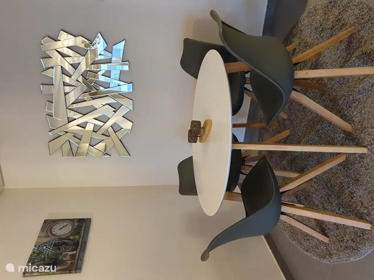 Salle à manger confortable.