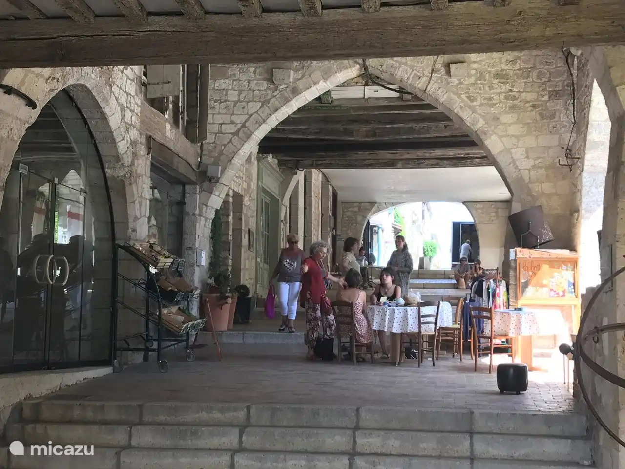 Plenty of cozy eateries nearby