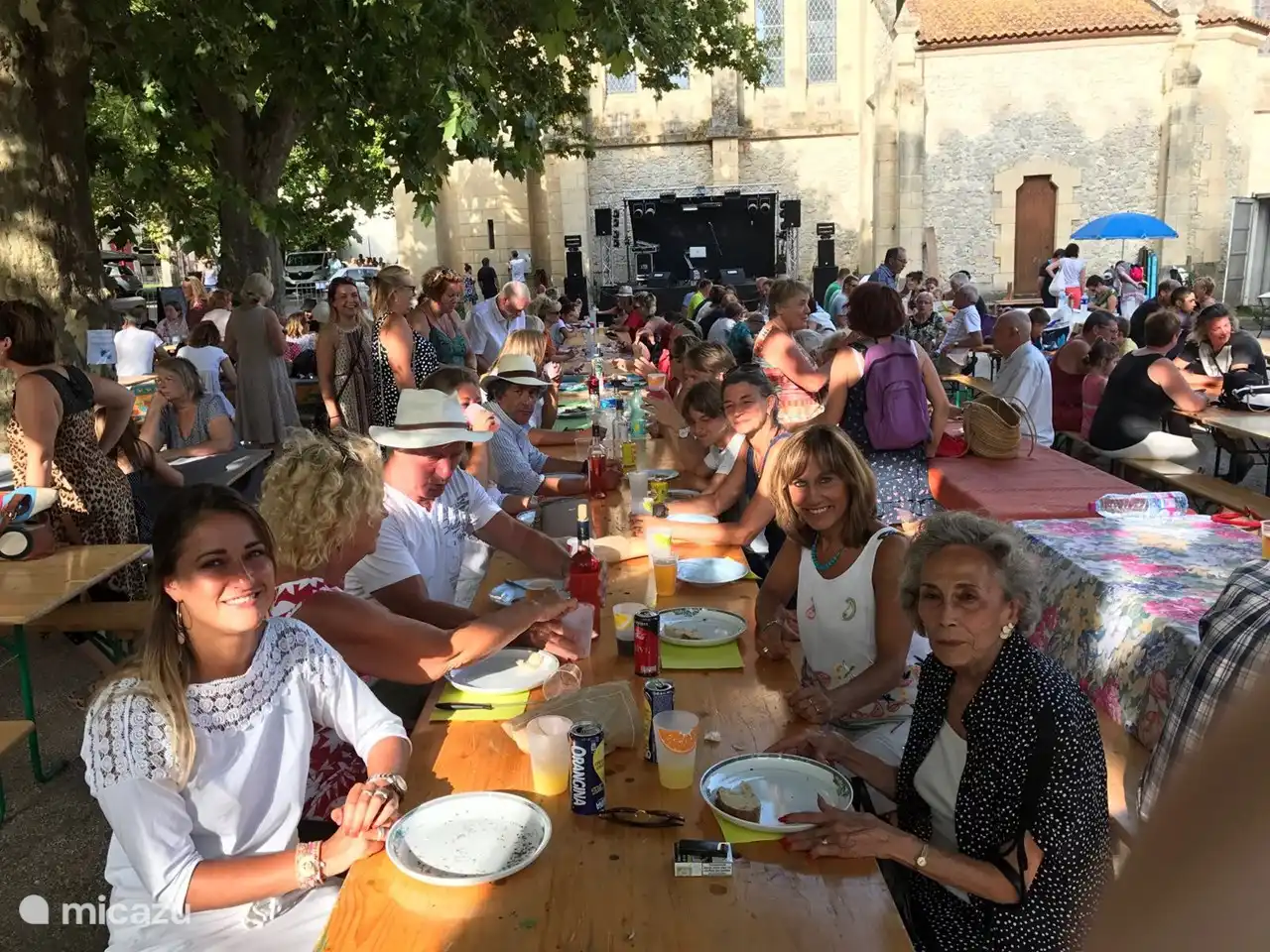 The weekly marche gourmand (night market) in the village of Dausse.
