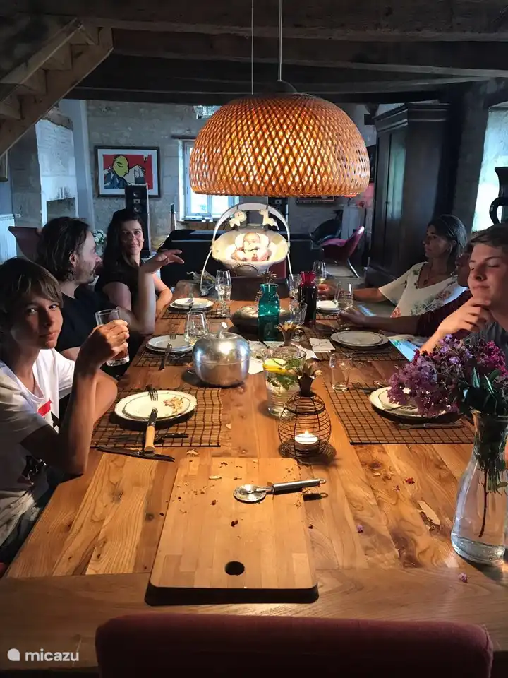 table d&#39;h&#244;te which we provide 3 times a week