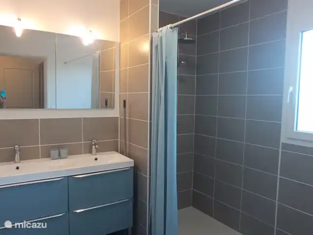 La Masquénada moderne et confort | France, Dordogne, Cublac - maison de vacances Douche à l’italienne et double vasque