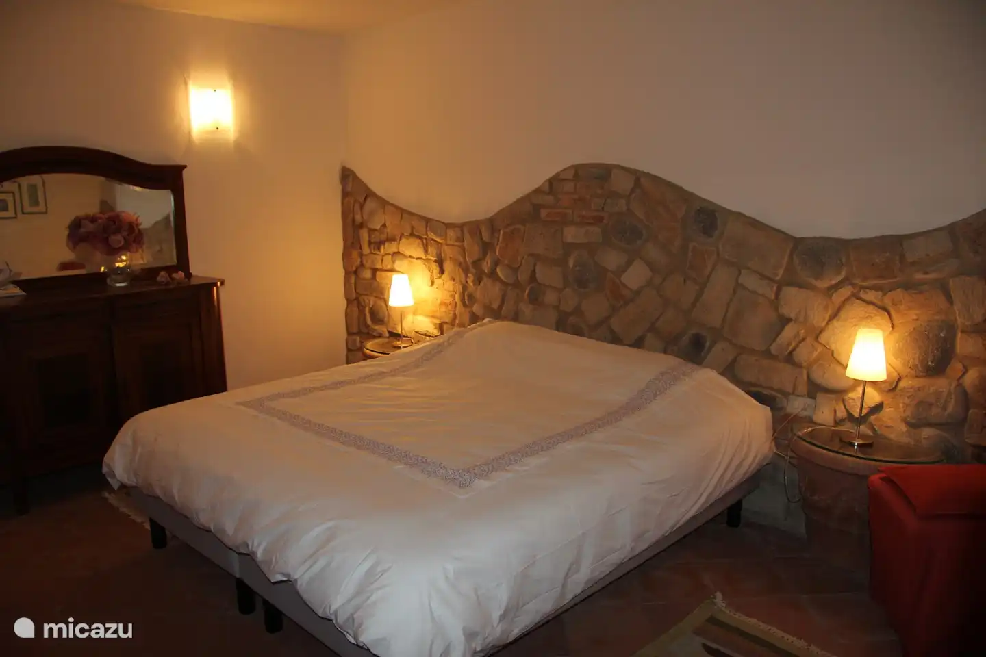 Geräumiges Schlafzimmer im Erdgeschoss