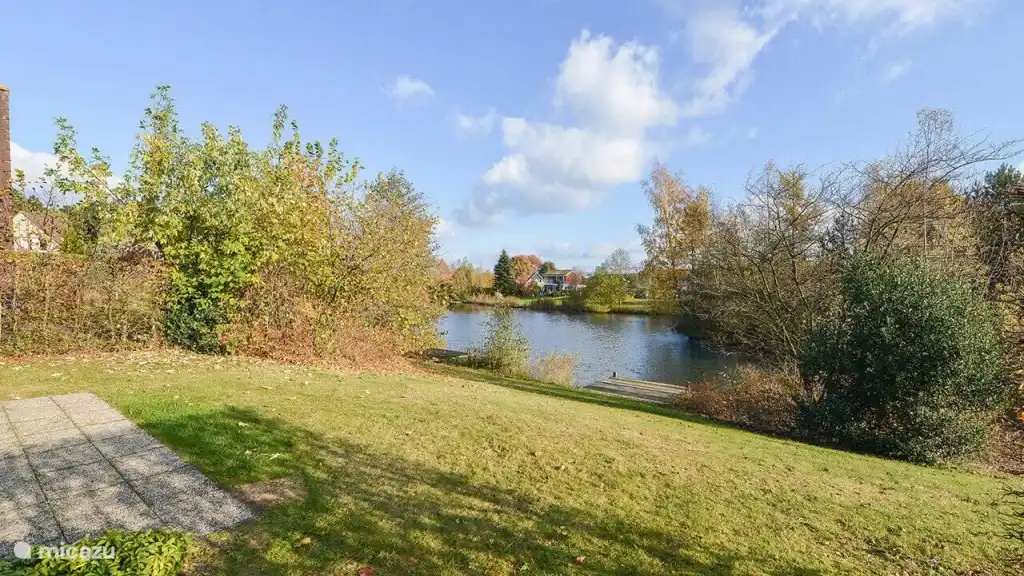 Dies ist die schöne Aussicht auf der Rückseite des Hauses.