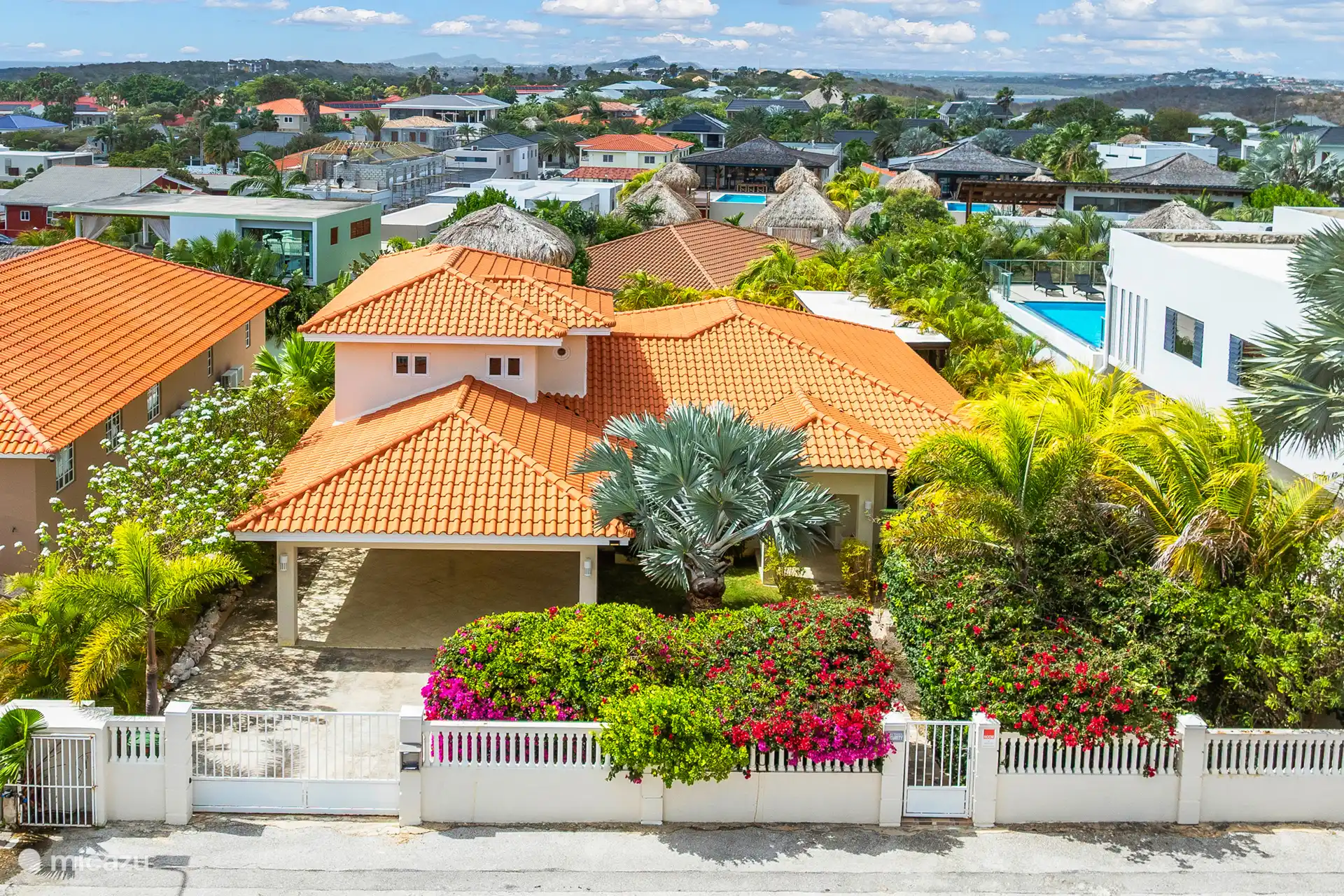 Villa de luxe avec un magnifique jardin tropical.
