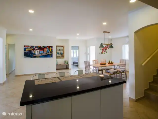 Villa Kas Solo | Curaçao, Banda Ariba (est), Vista Royal - villa Photo d'ensemble du salon depuis la cuisine.