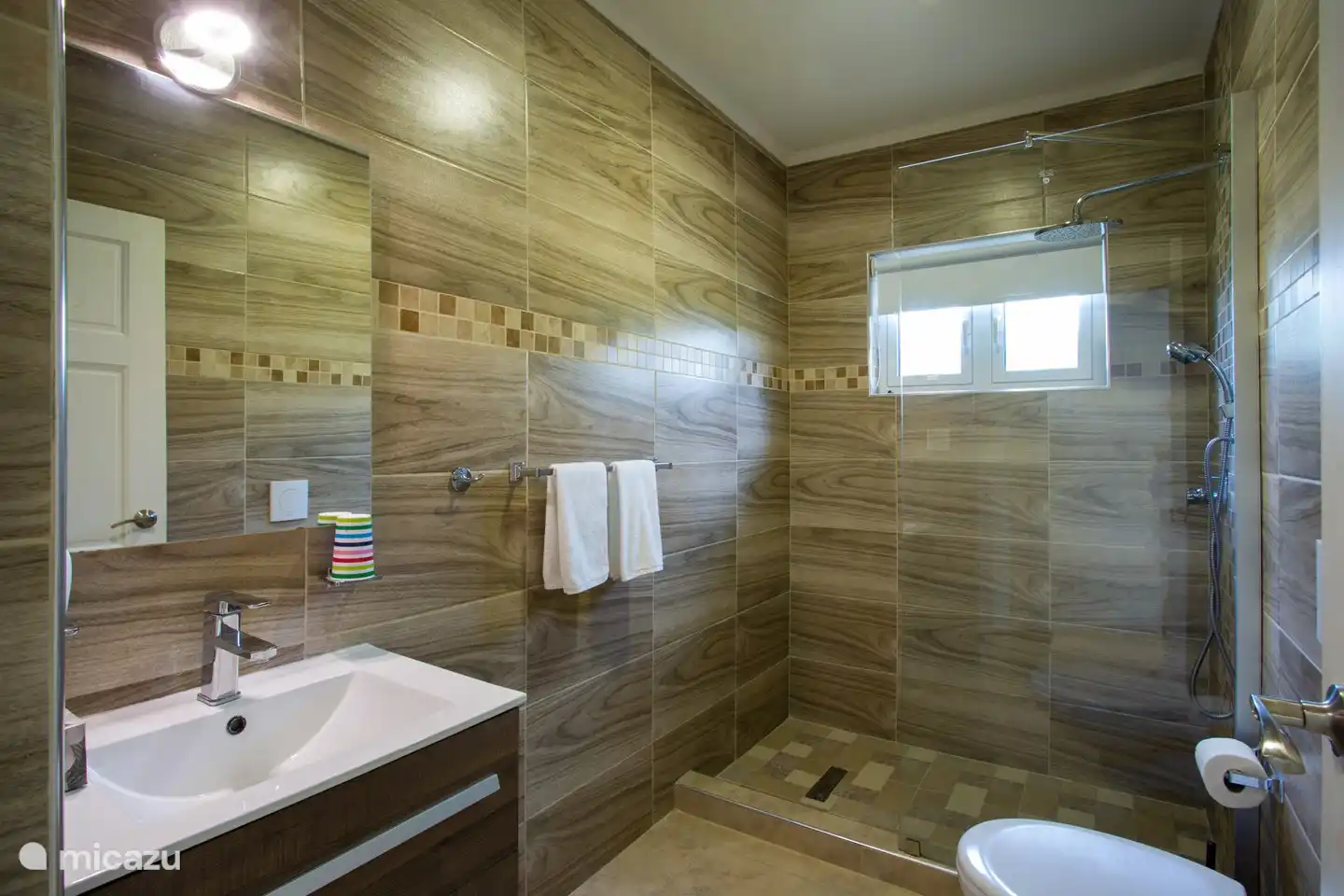 Gemeinschaftsbad für Schlafzimmer 2 und 3