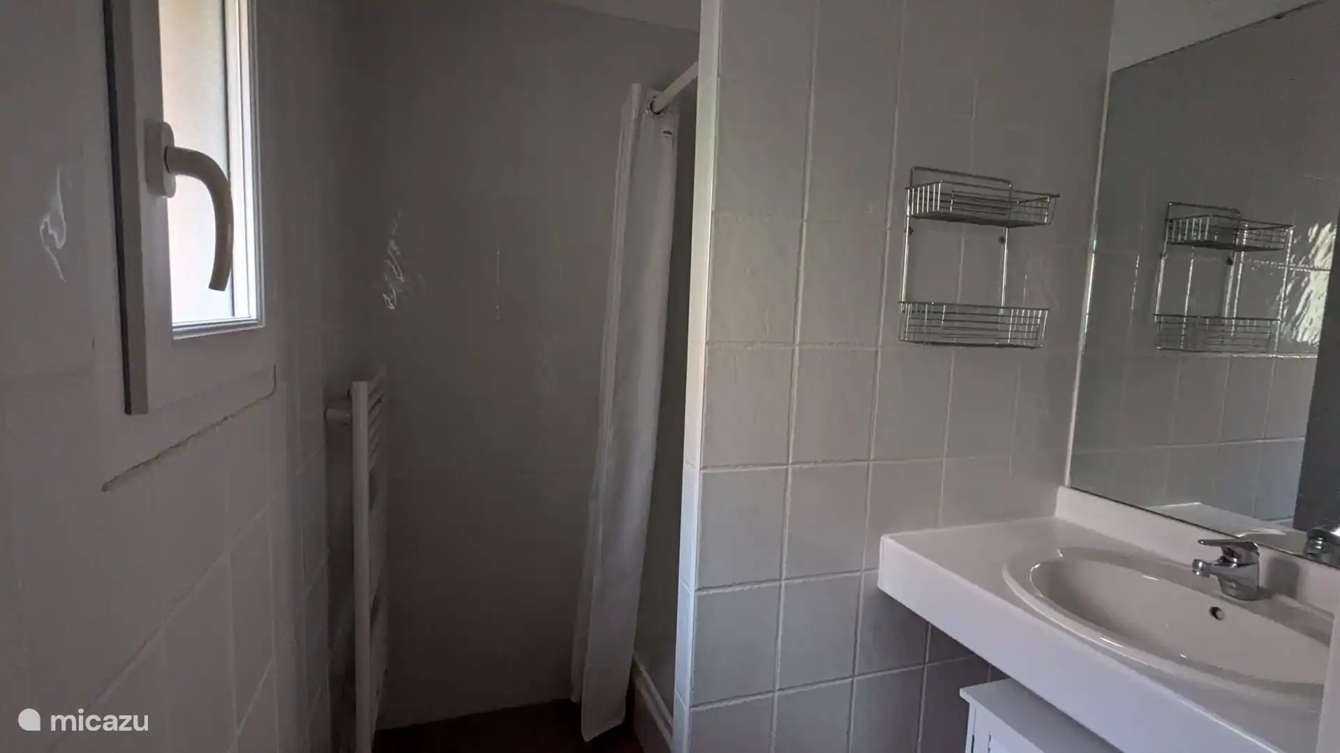 Badezimmer mit Dusche Erdgeschoss