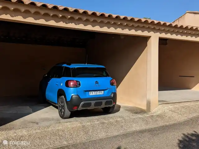Location de Vacances France, Vaucluse, Saumane-de-Vaucluse, villa - Villa113 Domaine les Demeures du Luc abri voiture