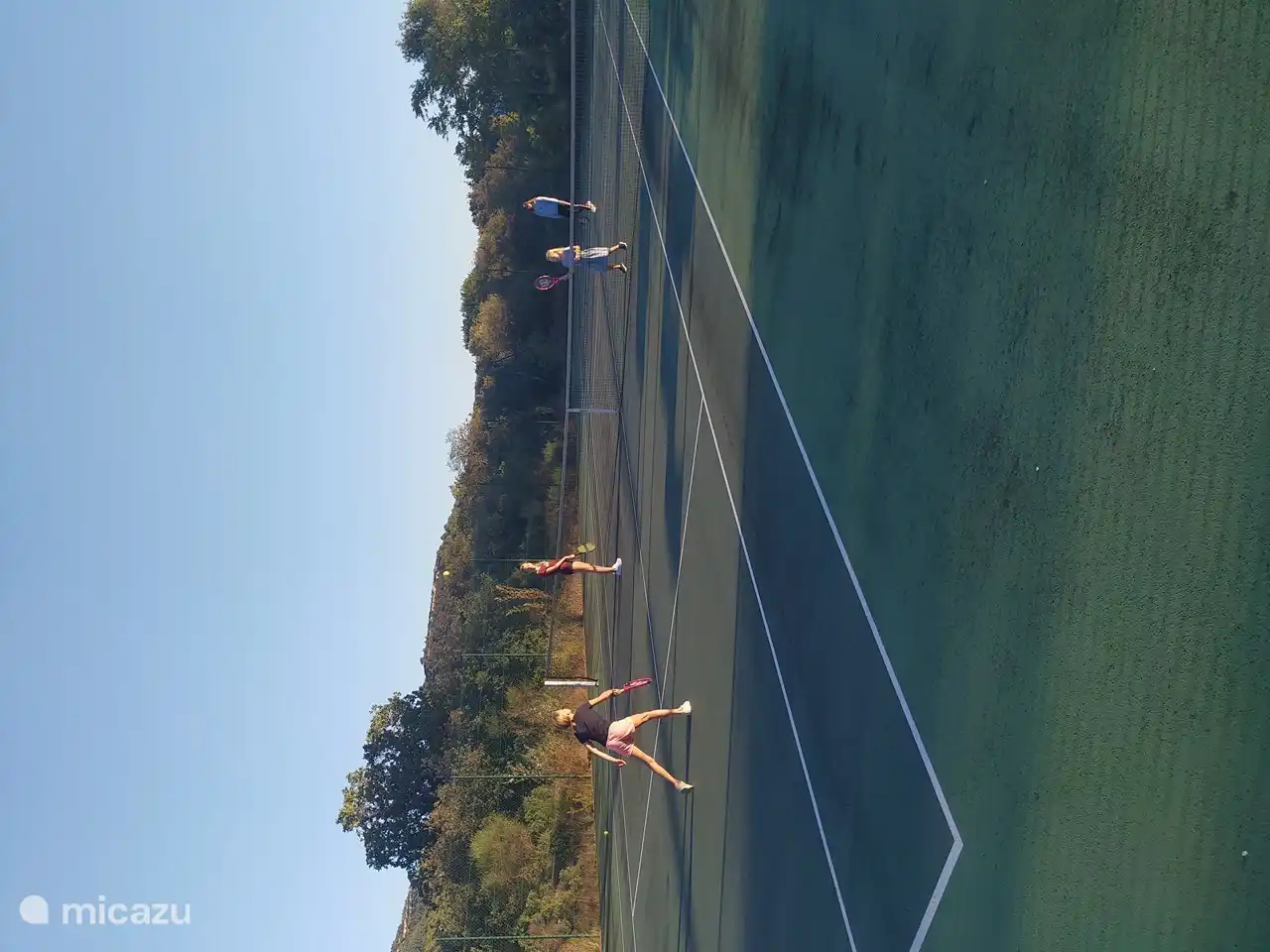 Tennis in der Nähe von zu Hause