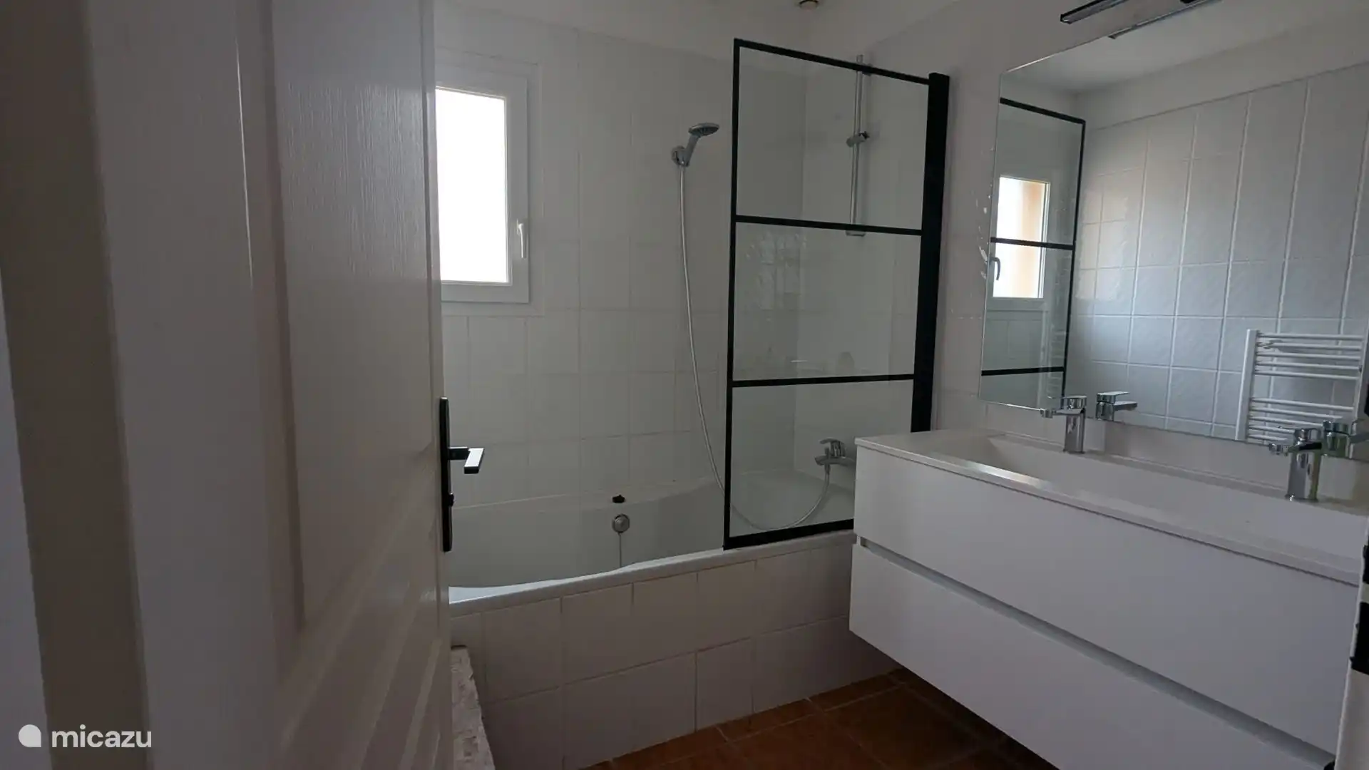 Badezimmer mit Badewannenboden