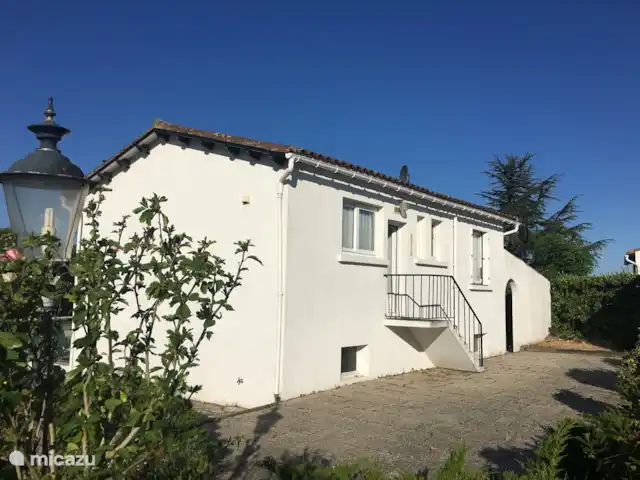 vakantiehuis huren in Frankrijk, Charente-Maritime, Le Bois-Plage-en-Ré – Vakantiehuis Rhétaise, Ile de Ré Achterkant vakantiehuis Rhétaise