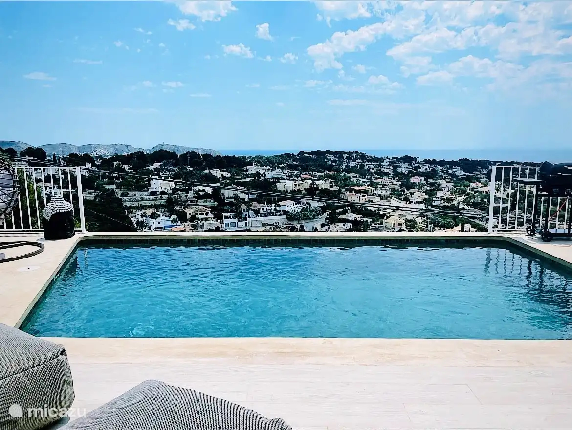 Balinesischer Pool 8x4 Meter 