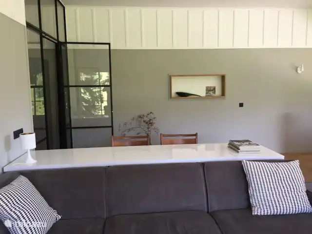 Villa Combade huren in Frankrijk, Haute-Vienne, Masléon - villa Ook het wek kan indien gewenst gewoon doorgaan. Er is voldoend ruimte voor het uitstallen van diverse devices.
