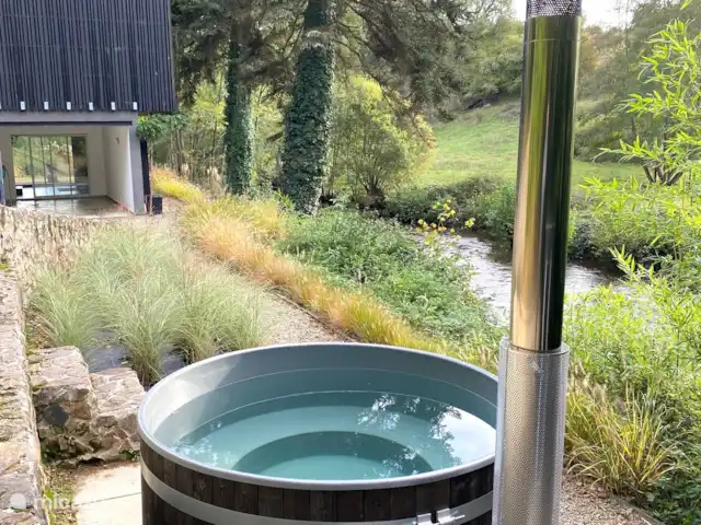 Villa Combade huren in Frankrijk, Haute-Vienne, Masléon - villa In de Hottub waant u zich even in een andere wereld met het geluid van de rivier op de achtergrond.