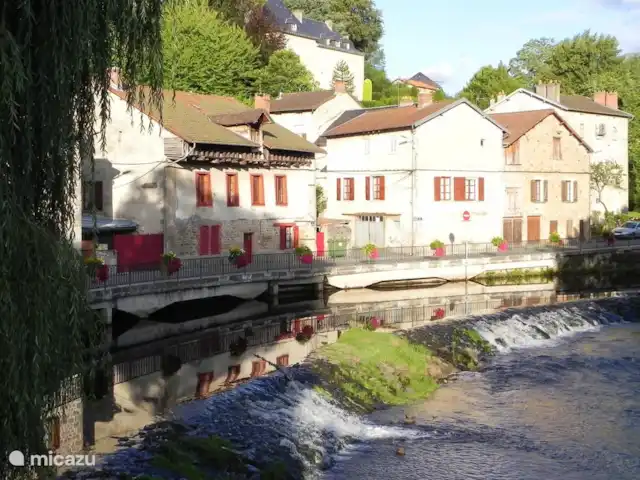 Villa Combade huren in Frankrijk, Haute-Vienne, Masléon - villa Emoutiers is een karakteristieke plaats op ongeveer 15 km van masleon met leuke locale winkeltjes barretjes, en restaurantjes.