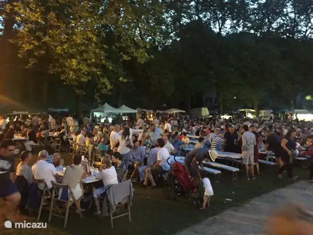 Villa Combade huren in Frankrijk, Haute-Vienne, Masléon - villa De diverse markten met locale producten (marché des producteurs) zijn in de zomer zeer populair en de moeite waard om eens aan te schuiven en u te laten verrassen door allerlei locale lekkernijen. Op elke maandag tussen 01-07 en 31-08 is de markt in ségur le chateau zeker een aanrader!