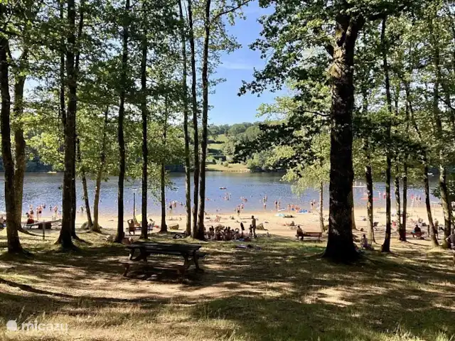 Villa Combade huren in Frankrijk, Haute-Vienne, Masléon - villa Lac saint Hélène op 5 km van het huis. Om te zwemmen, waterfietsen en te eten is dit de plek.