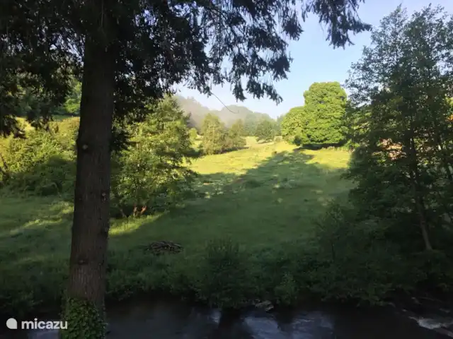 Villa Combade huren in Frankrijk, Haute-Vienne, Masléon - villa De ochtend zon schijnt over het dal waar u met koffie of thee de dag begint en de rust zult ervaren waarvoor u gekomen bent.