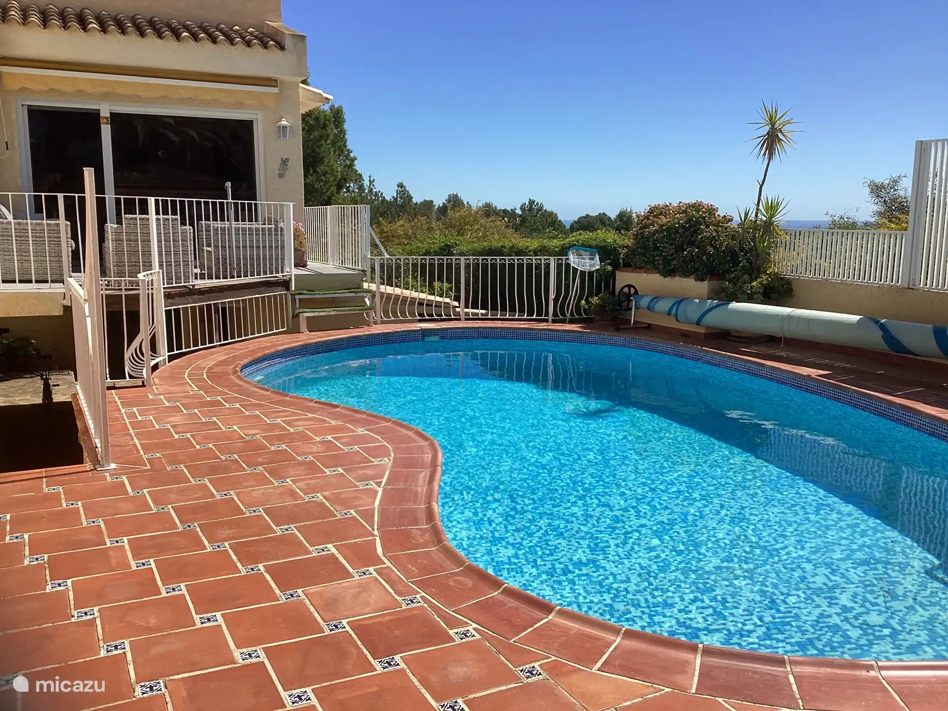 Pool was completely emptied and tiles updated in January 2026. A new blue border was also installed.