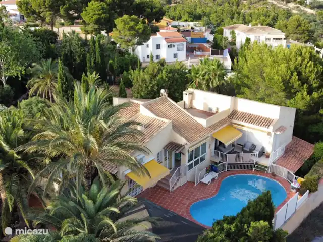 Villa Sentosa huren in Spanje, Costa Blanca, Altea - villa Foto met drone juni 2022. Foto JP.