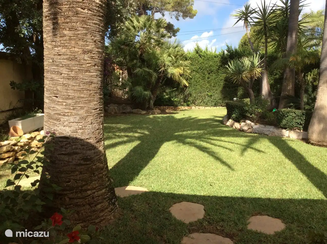 Schöner Garten für Kinder.