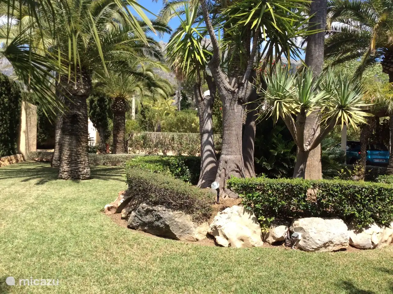 Außerdem gibt es überall Außenbeleuchtung.