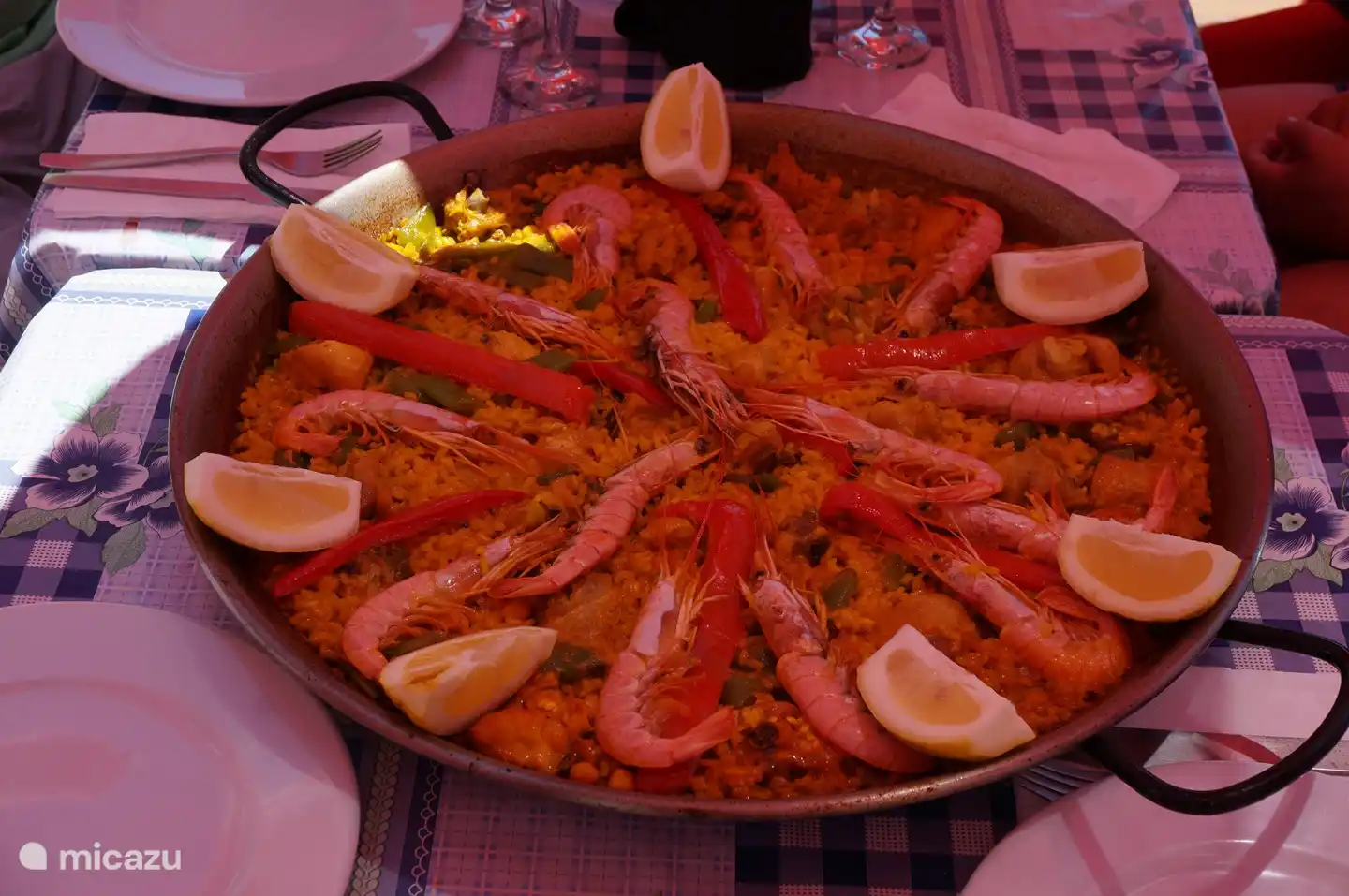 Leckere Paella in den Bergen in Pinos. 35 Autominuten von Sentosa entfernt.