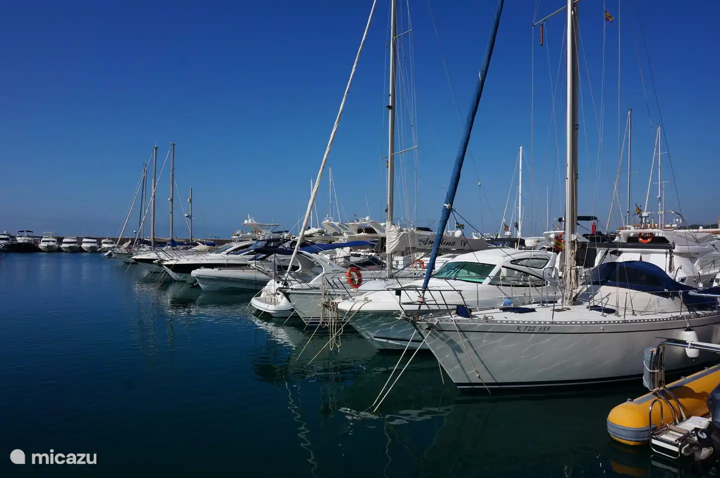 Der Hafen von Campo Manes ist mit seinen wunderschönen Yachten einen Besuch wert. Schöne Bars und Restaurants.