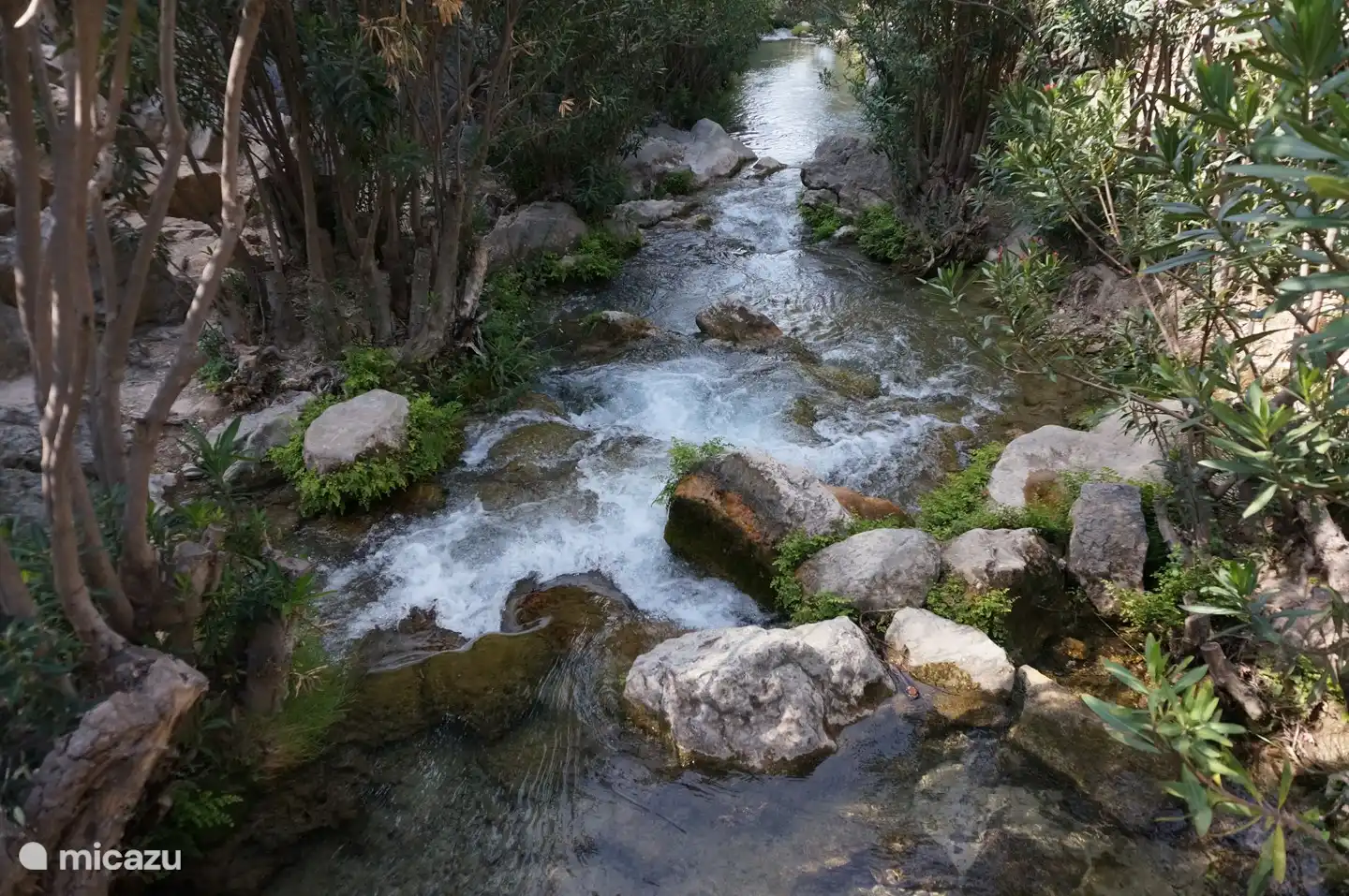 Die Wasserfälle von Fuentes del Algar sind eine 20-minütige Fahrt von Sentosa entfernt, wo Sie im Sommer schwimmen können, aber das Wasser ist sehr frisch!